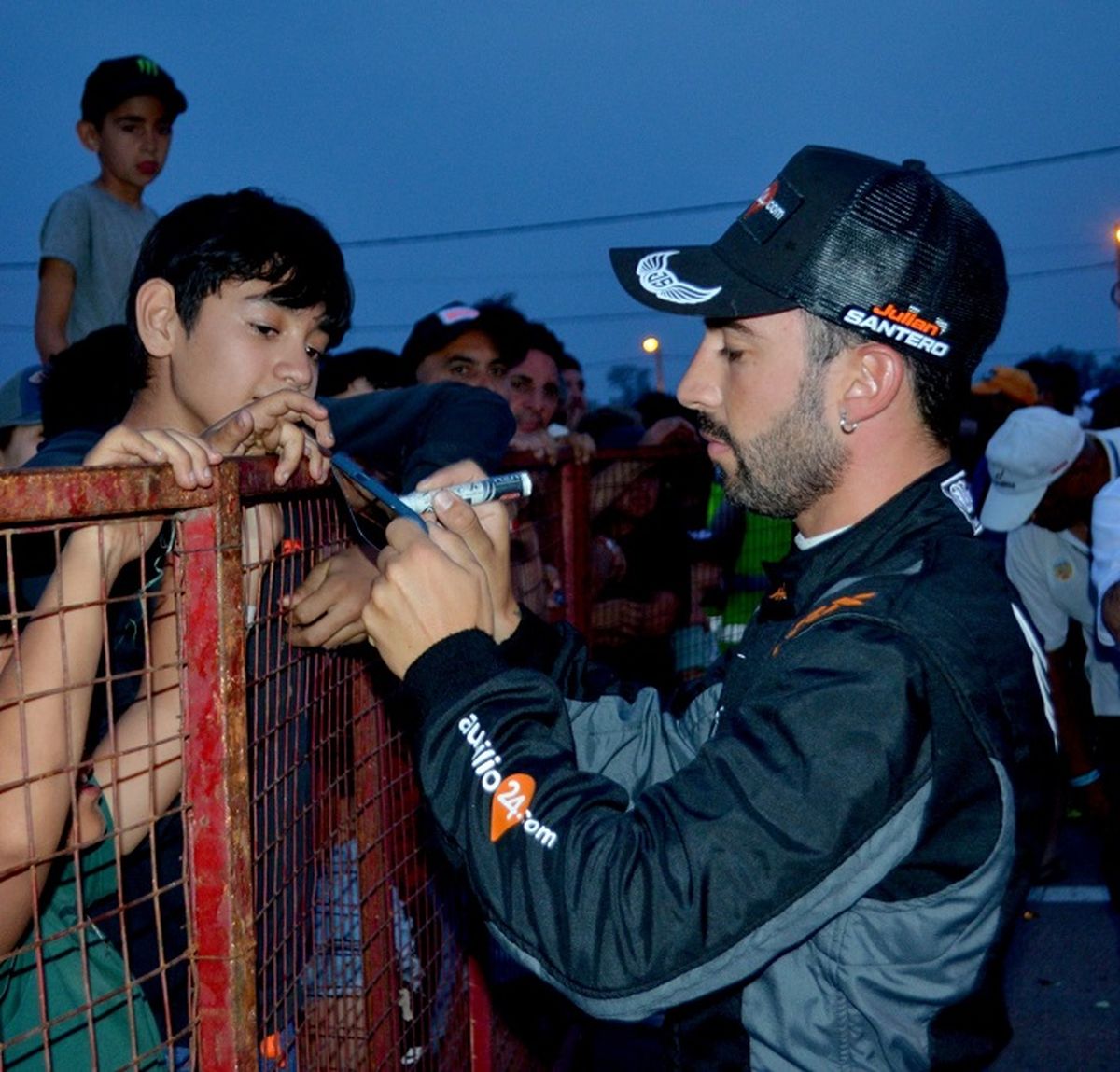 La jornada tuvo un cierre estelar con Julián Santero en pista. La jornada tuvo un cierre estelar con Julián Santero en pista.