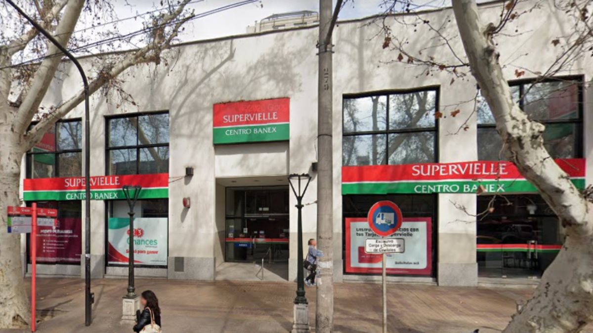 Los bancos no atenderán al público y las estaciones de servicio atenderán con el mínimo el 24 y 31 de diciembre. Garantizan dinero en cajeros automáticos.