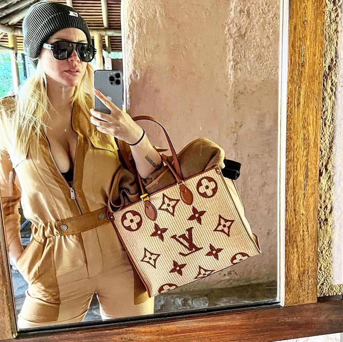 El look más sexy de Wanda Nara en África.