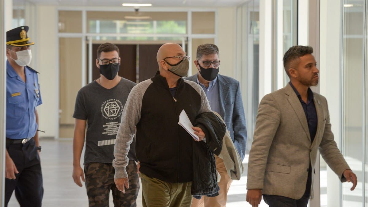 Luis Lobos está condenado por hechos de corrupción y cumple una pena de 8 años de prisión efectiva. Luis Lobos está condenado por hechos de corrupción y cumple una pena de 8 años de prisión efectiva.