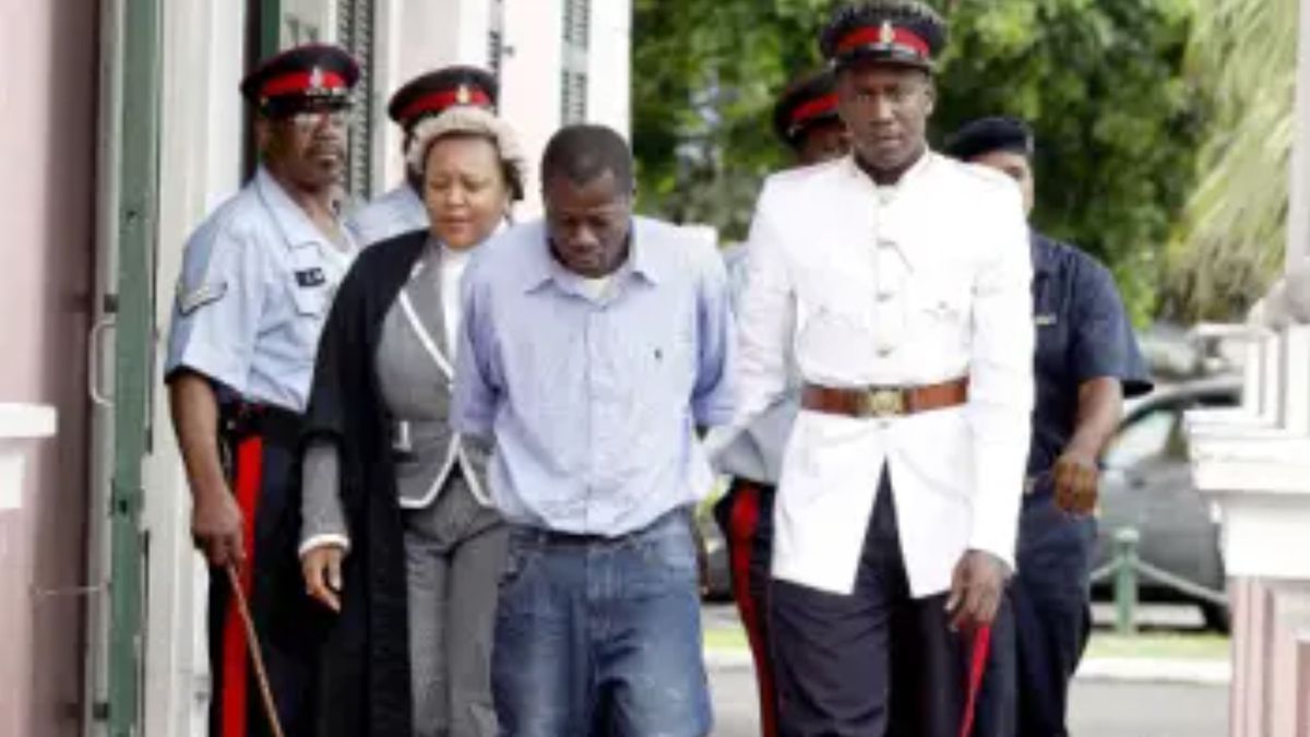 Cordell Farrington mató a cuatro chicos de entre 11 y 14 años, y asesinó a su amante homosexual. Fue condenado a cadena perpetua Cordell Farrington mató a cuatro chicos de entre 11 y 14 años, y asesinó a su amante homosexual. Fue condenado a cadena perpetua