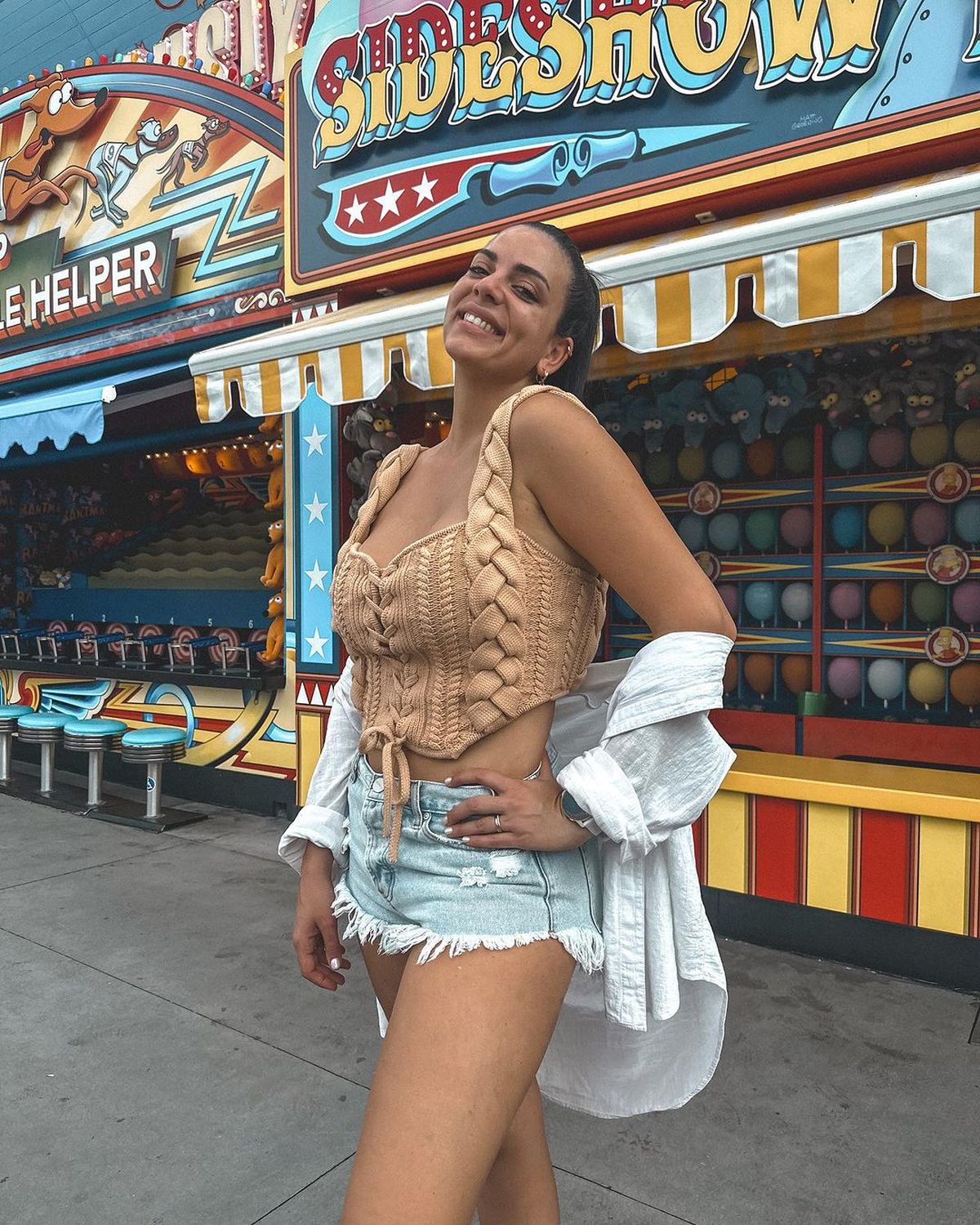 Belu Lucius pasea en shortcitos microscópicos y paraliza Disney con su look. Belu Lucius pasea en shortcitos microscópicos y paraliza Disney con su look.