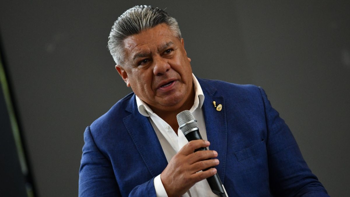 Chiqui Tapia la abrió la puerta al regreso del público visitante en el torneo local. 