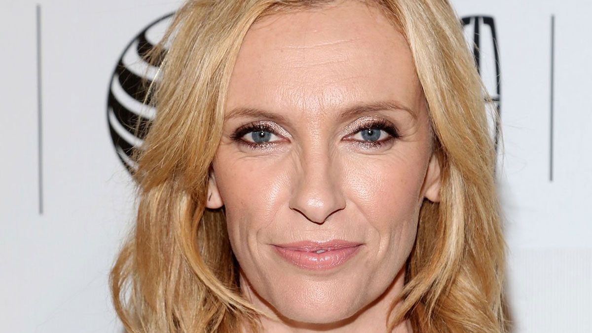 La actriz Toni Collette interpreta a Kristin en la película de Netflix.