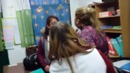 Podrían darle hasta 30 días de prisión a la madre agresora de una maestra si se aplica la nueva legislación