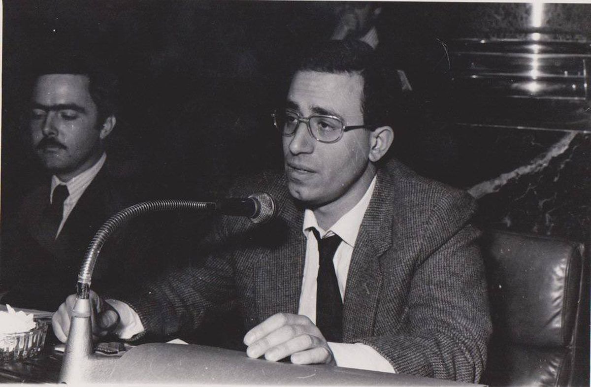 Carlos Maslatón allá por los 80', cuando militaba en la Ucedé. Detrás, un jovencísimo Federico Pinedo.