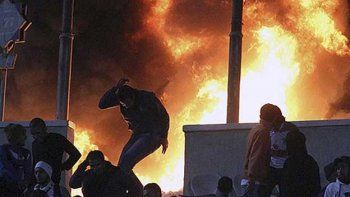 Los disturbios y los muertos que dejó el partido de fútbol en Egipto desencadenaron una crisis política