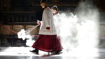 Crece el escándalo en el Vaticano: un libro detalla la oposición al Papa