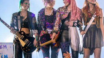 Amenazaron de muerte al director de Jem and the holograms