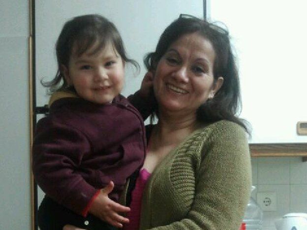 Nora lleva 5 meses sin poder traer a su nietita de España