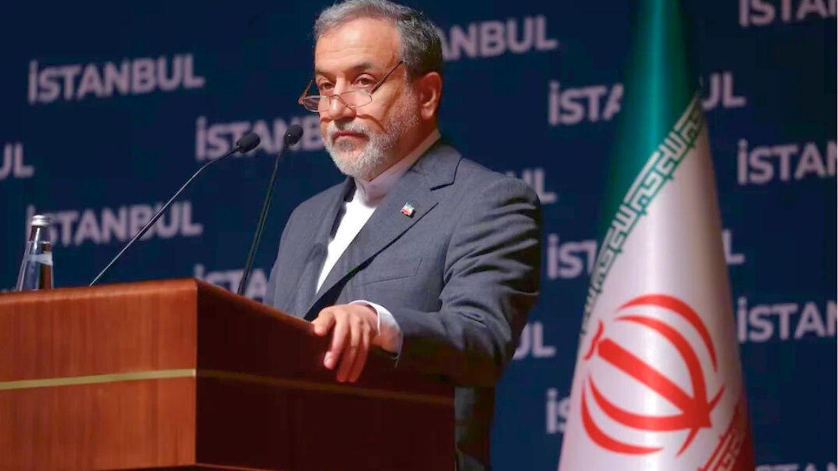 El ministro de Exteriores de Ir&aacute;n, Abbas Araghchi, durante una rueda de prensa en Estambul.