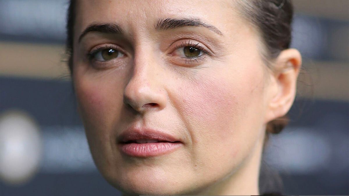 La actriz Agnieszka Grochowska interpreta a Milena Czarna en la película de Netflix.