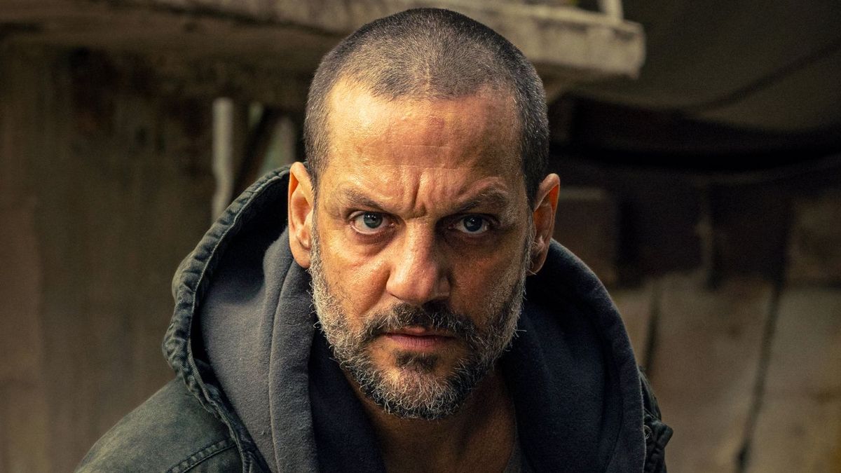 Rodrigo de la Serna es el protagonista de esta serie de Netflix con una escena que casi termina en tragedia.