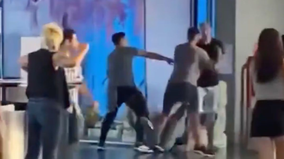 Un hombre se cruzo con su ex pereja, quien iba con su actual novio , y tras una violenta discusión, ambos  terminaron a las trompadas.