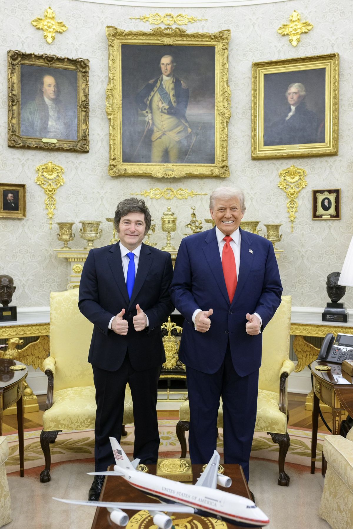 Javier Milei y Donald Trump en el Salón Oval. Javier Milei y Donald Trump en el Salón Oval.