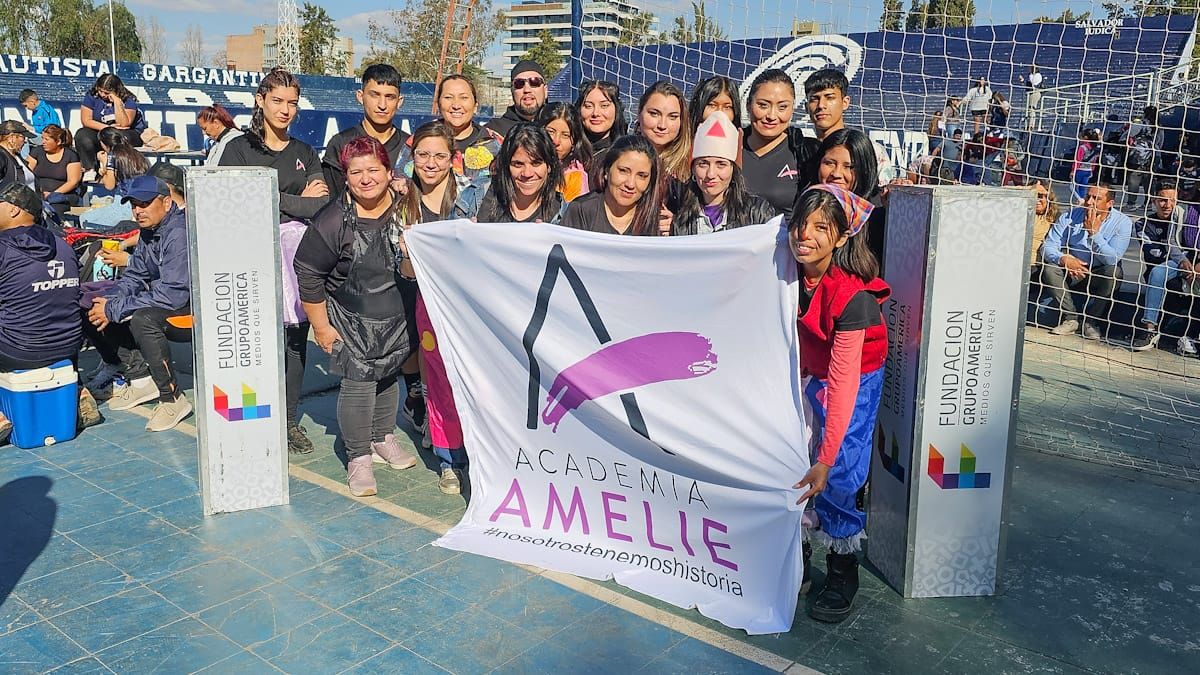 Parte del staf de Academia Amelie. Parte del staf de Academia Amelie.