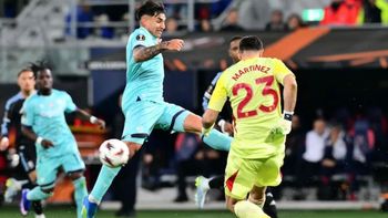 Dibu Martínez y una atajada magistral: la rompió en el triunfo del Aston Villa sobre Bologna