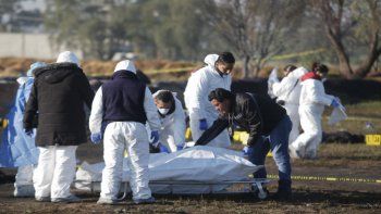 Ya son 79 los muertos por la explosión de un ducto de combustible en México