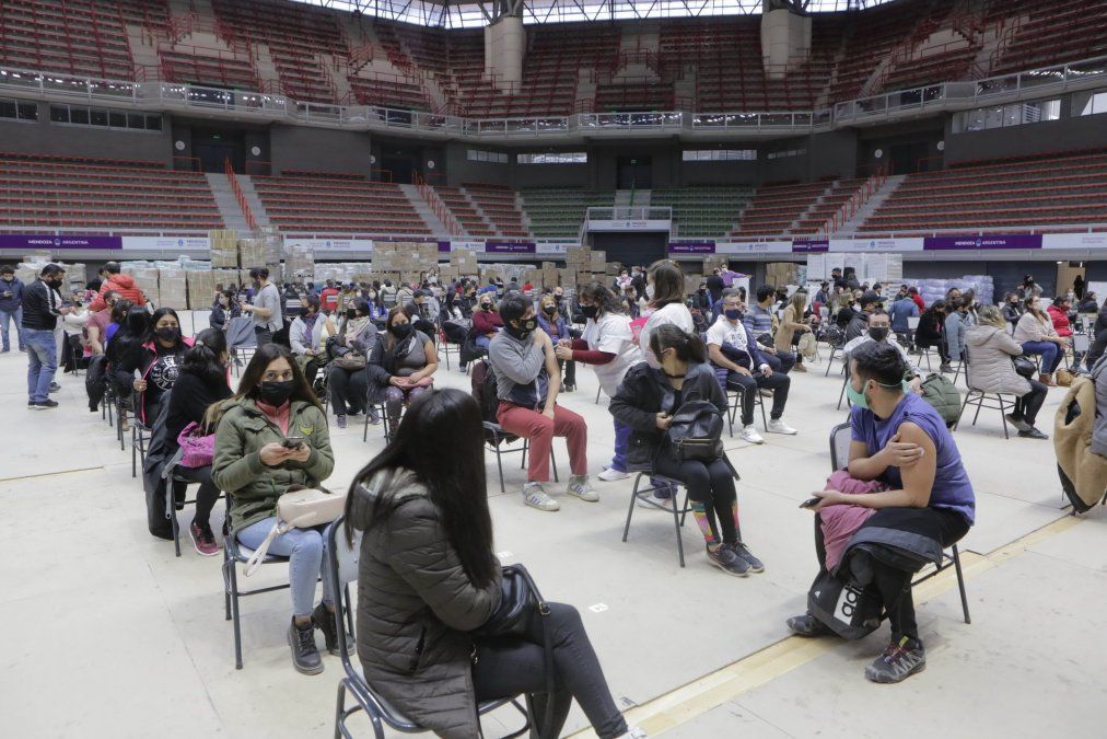 Este viernes y sábado vacunarán con la segunda dosis a los grupos 2,3 y 4 del personal de la DGE con la vacuna de Oxford-AstraZeneca.