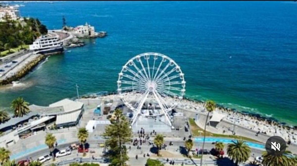 Una nueva atracción en Viña del Mar, una Vuelta al Mundo gigante, que se inauguró para celebrar los 150 años de la ciudad. Una nueva atracción en Viña del Mar, una Vuelta al Mundo gigante, que se inauguró para celebrar los 150 años de la ciudad.