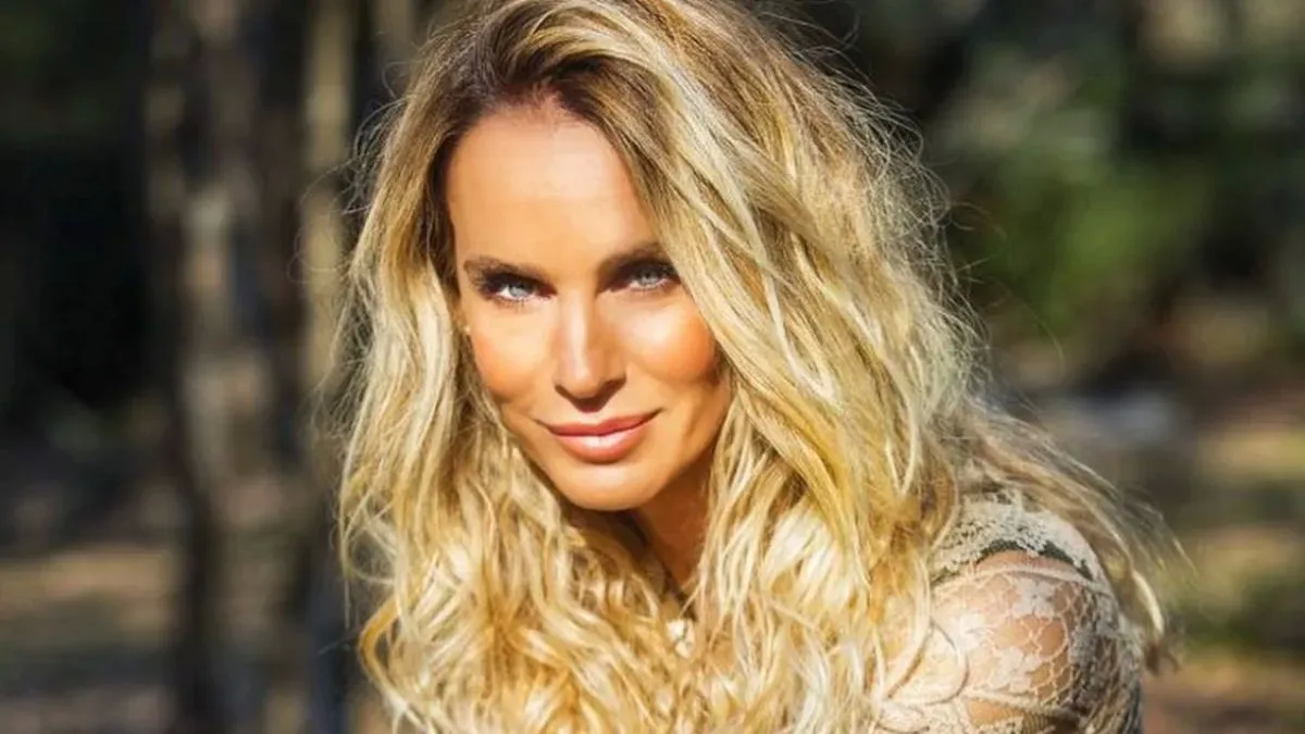 Desde las rocas, Sabrina Rojas es reina del hilo dental ultra XXS que paraliza el verano