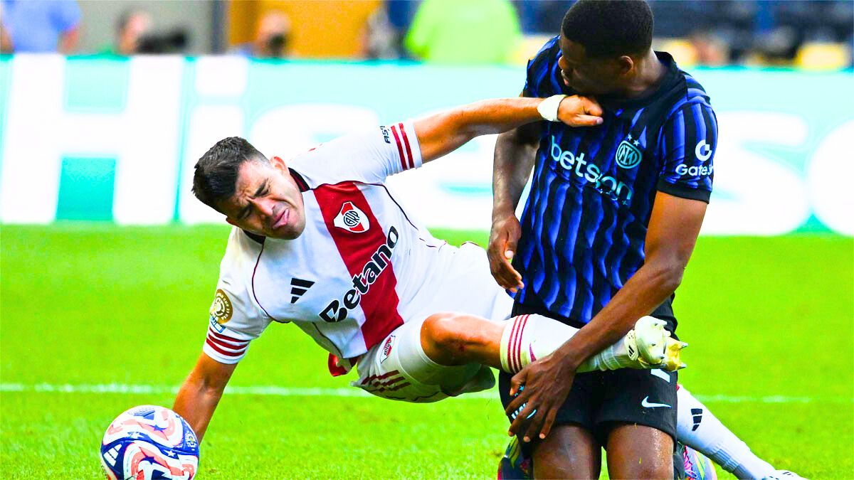 Marcos Acuña y Denzel Dumfries.
