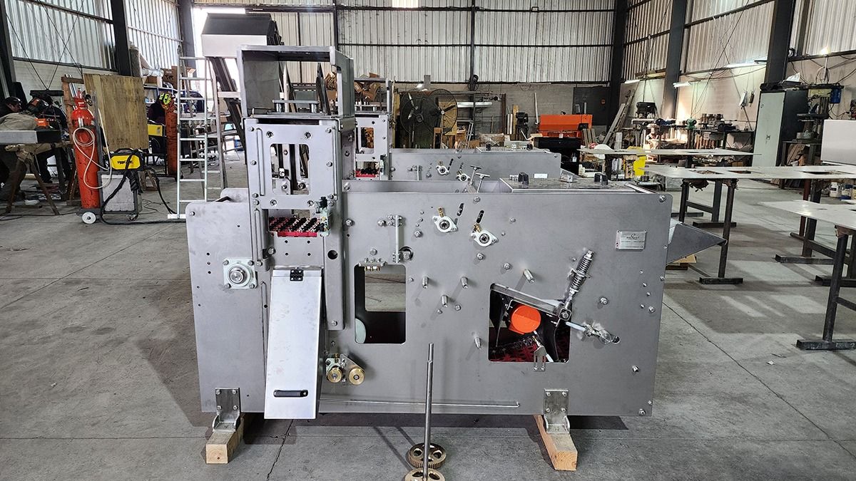 Instalada en Coquimbito, Maipú, Prunext se dedica sobre todo a la fabricación de máquinas para el deshuesado de ciruelas pasas. Instalada en Coquimbito, Maipú, Prunext se dedica sobre todo a la fabricación de máquinas para el deshuesado de ciruelas pasas.