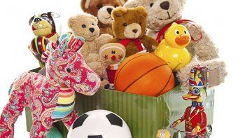 Compró toda una juguetería para darles regalos de Navidad a cientos de niños indigentes