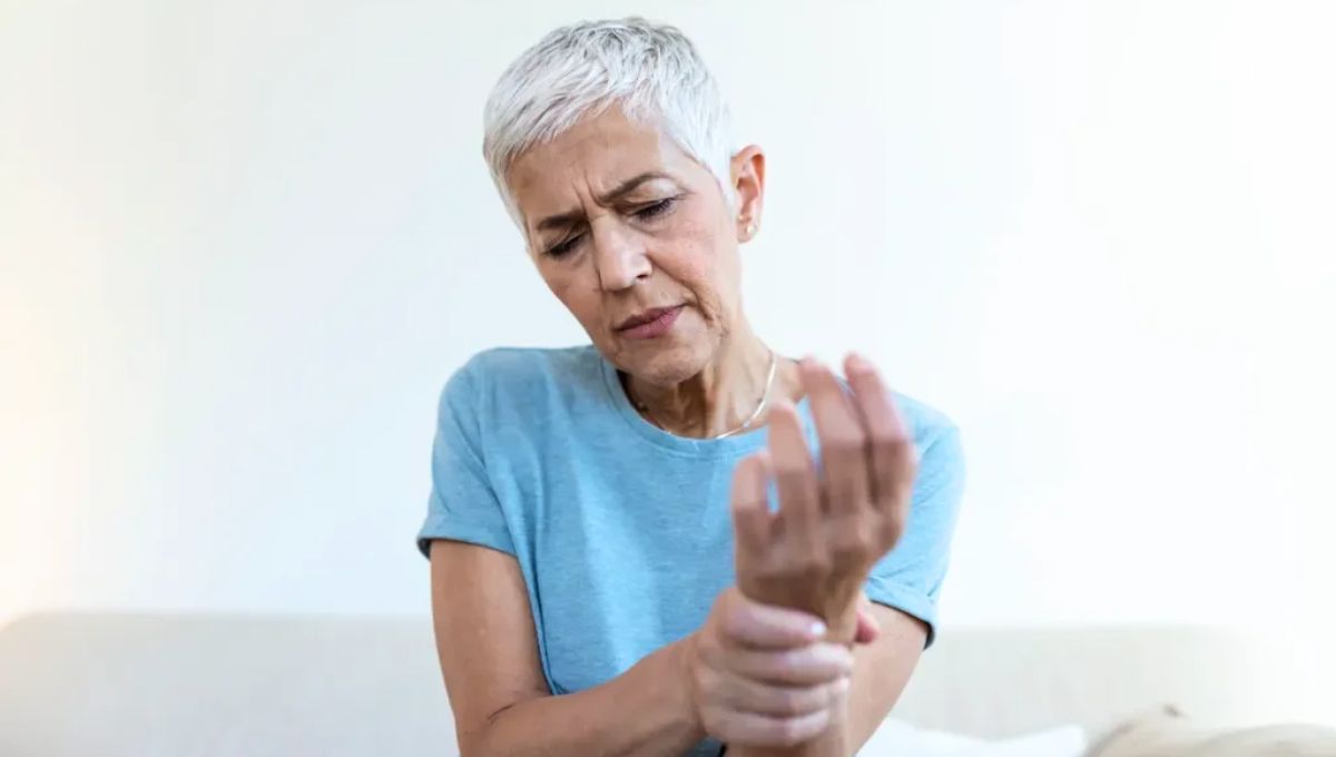 Ni natación, ni el gimnasio: el ejercicio que reduce el riesgo de lesiones en adultos mayores