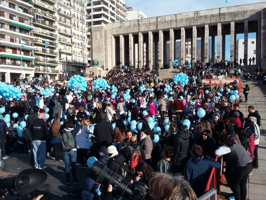 Todo listo en el Monumento para la llegada del presidente Macri por el Día de la Bandera