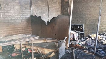 Una mujer y sus hijos sufrieron un incendio en su casa y sospechan que fue causado por su ex