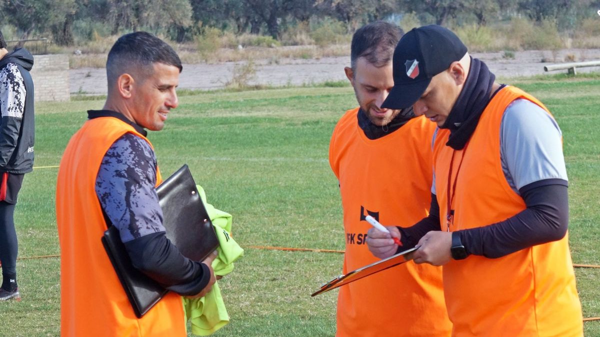 Luis García está demostrando toda su capacidad dirigiendo al Cruzado.