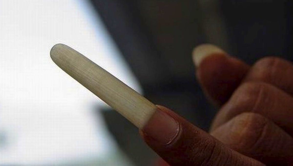 Si bien algunas personas se dejan crecer las uñas del meñique por motivos simbólicos, otras les encuentran usos prácticos. Si bien algunas personas se dejan crecer las uñas del meñique por motivos simbólicos, otras les encuentran usos prácticos. 