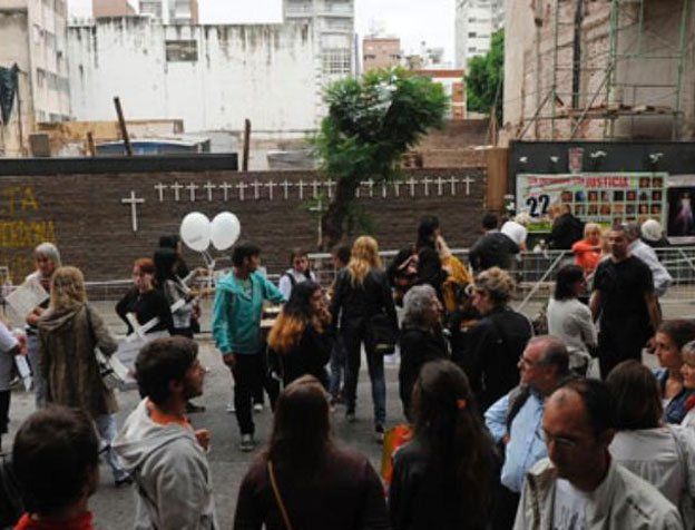 Familiares de las víctimas de la tragedia de Rosario no se conforman con 11 imputados y van por todo