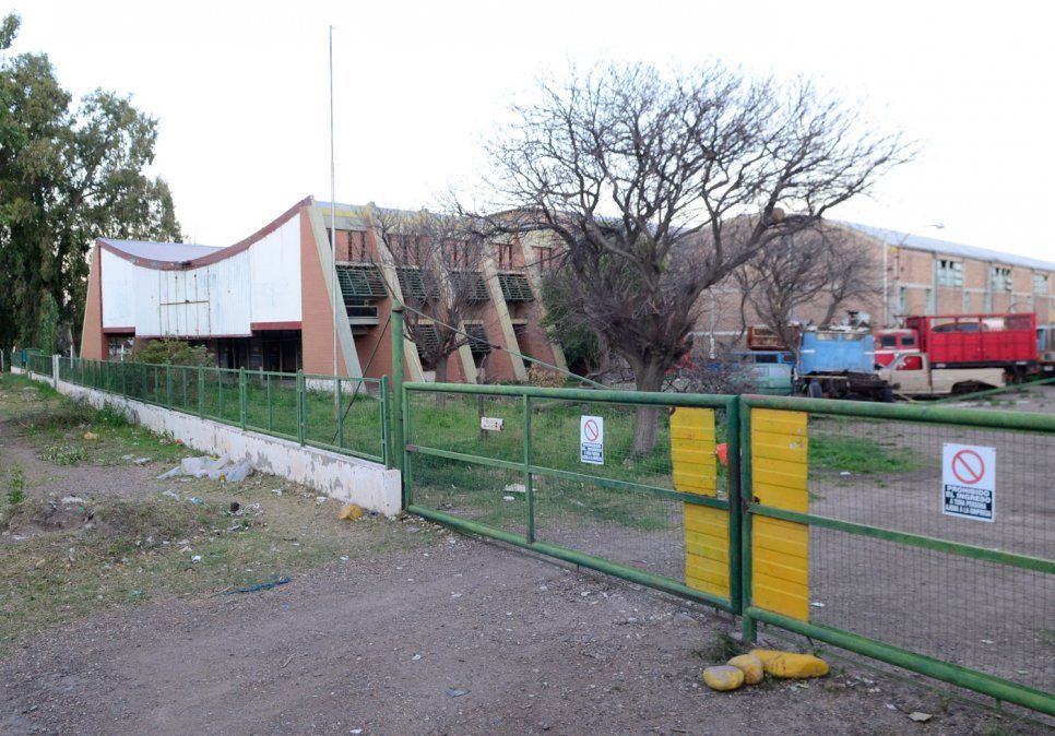 Subastarán 40 propiedades abandonadas de los bancos mendocinos que quebraron en los 90