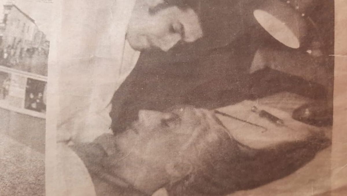 Una de las imágenes que se tomaron mientras Tellechea trabajaba para reparar el cuerpo vejado de Eva Perón.