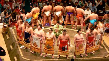 Japón tiene al primer luchador de sumo contagiado de coronavirus
