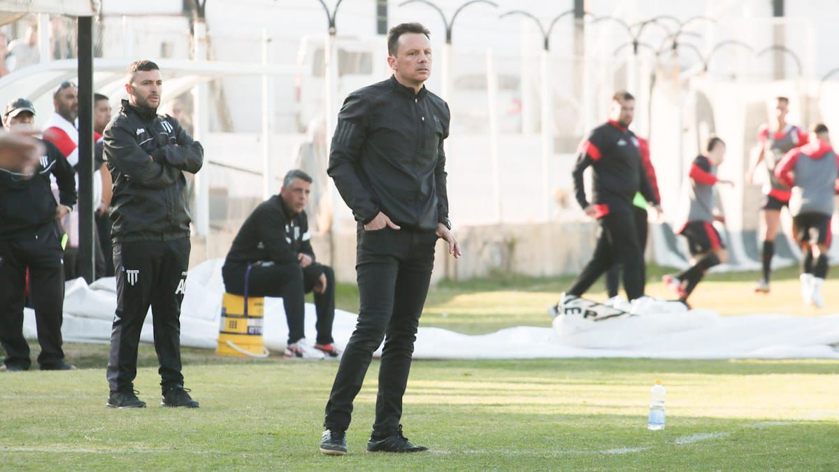 El entrenador de Gimnasia y Esgrima Luca Marcogiuseppe.