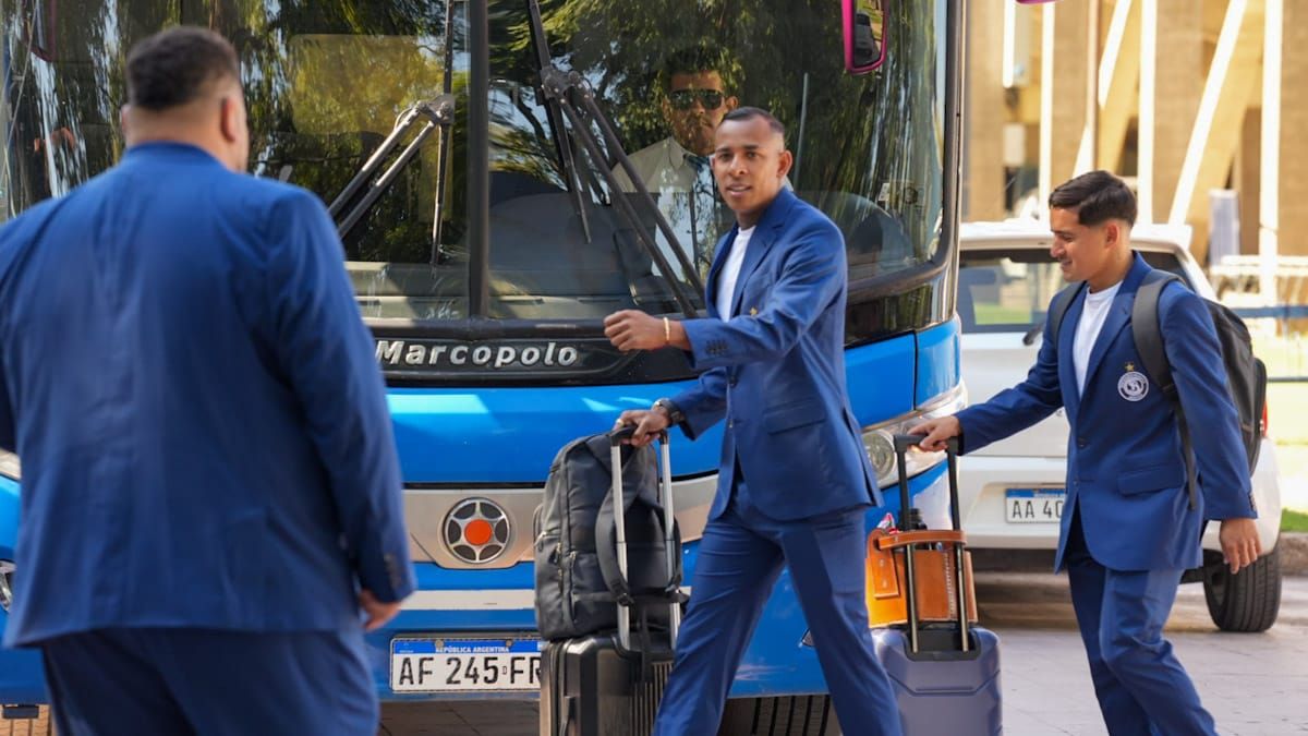 Sebasti&aacute;n Villa, el capit&aacute;n de Independiente Rivadavia, rumbo a Brasil.