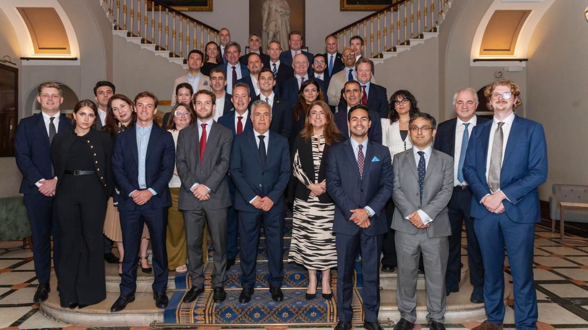 Alfredo Cornejo en el Energy Council en Londres, con líderes globales.