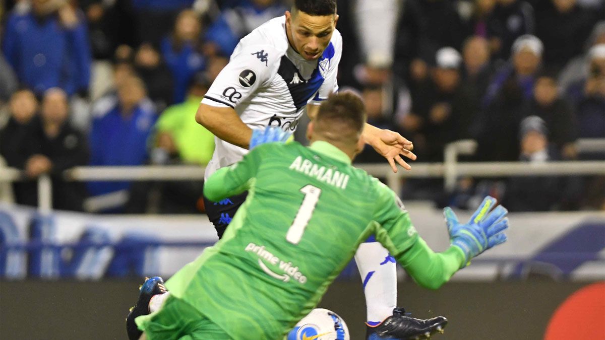 La actuación de Armani fue clave para que Vélez gane solo por la mínima diferencia