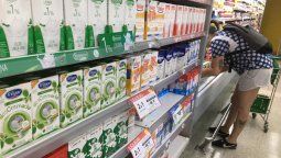 Coronavirus en Argentina: el Gobierno busca que se mantenga el precio de la leche en las góndolas