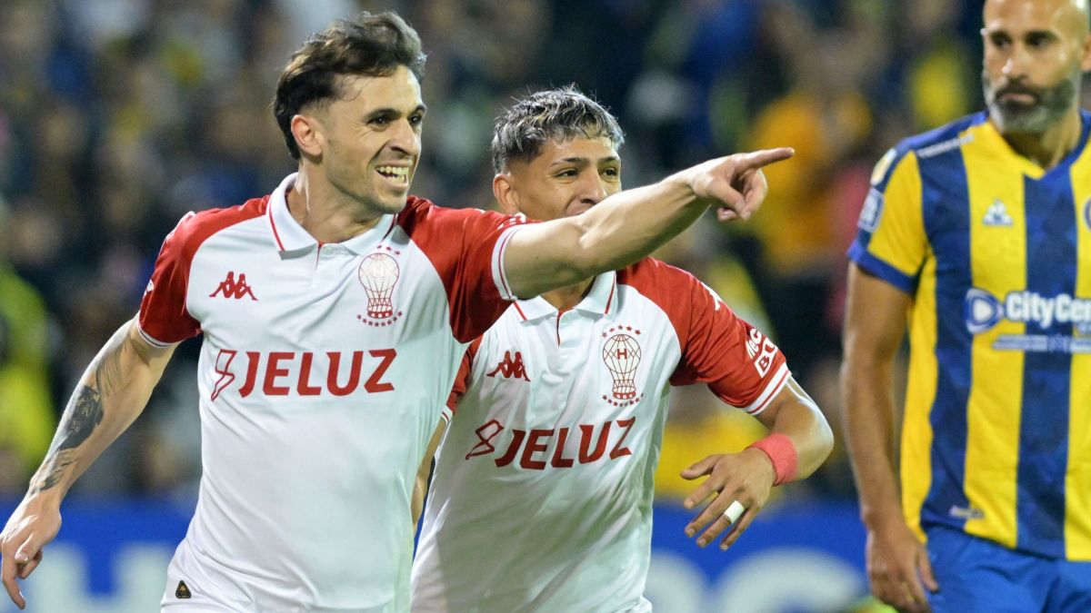 Walter Mazzantti festeja el gol que le dio a Huracán el pasaje a las semifinales del Torneo Apertura 2025.
