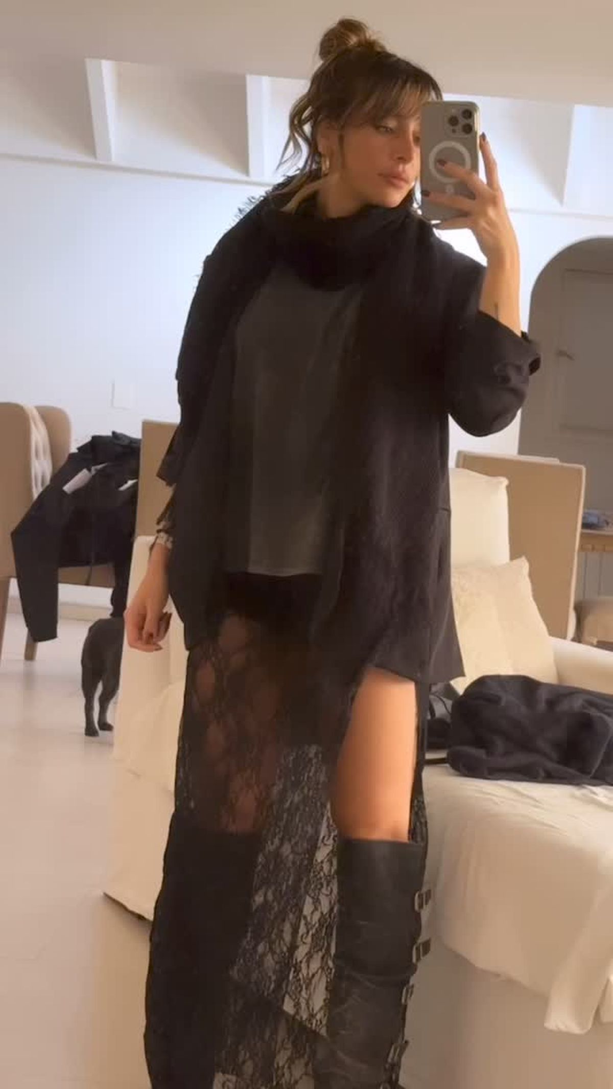 Sol Pérez decreta que las transparencias de encaje dejan ver el culotte al ras y paraliza la mañana. Sol Pérez decreta que las transparencias de encaje dejan ver el culotte al ras y paraliza la mañana.