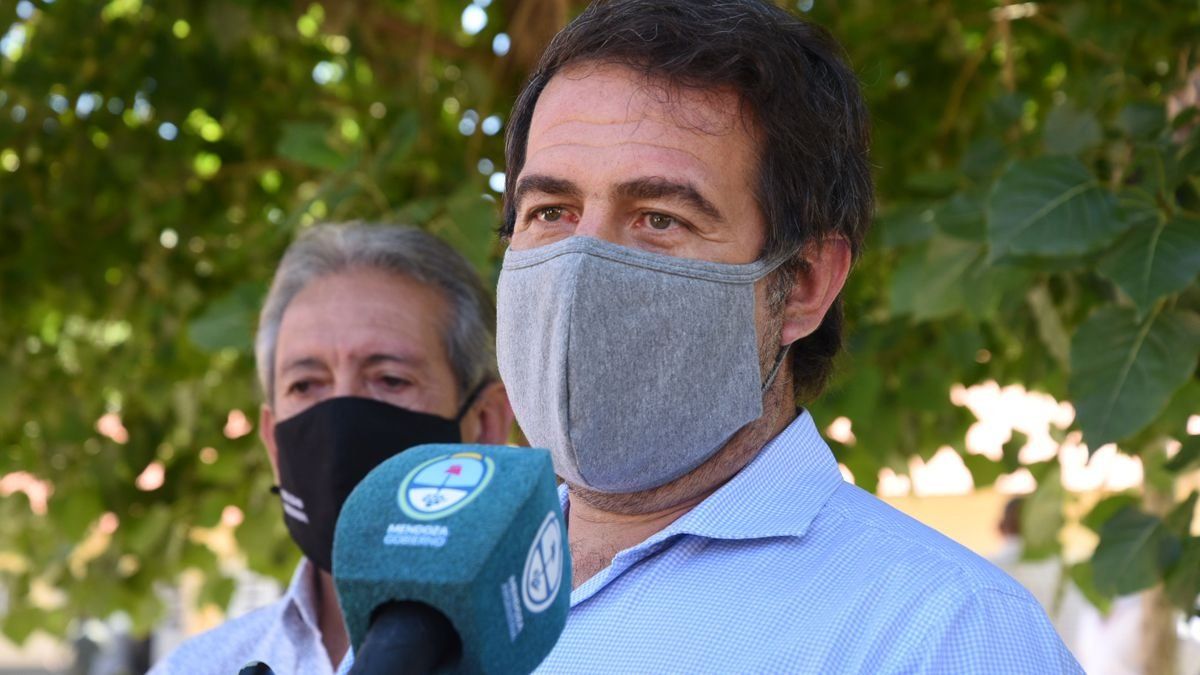 Importantes anuncios respecto a las ampliaciones que se vendrían para los principales aeropuertos de Mendoza hizo el ministro Mario Isgró. Un tren llegaría hasta el aeropuerto El Plumerillo, y se ampliaría la terminal y la pista del sanrafaelino Santiago Germanó.