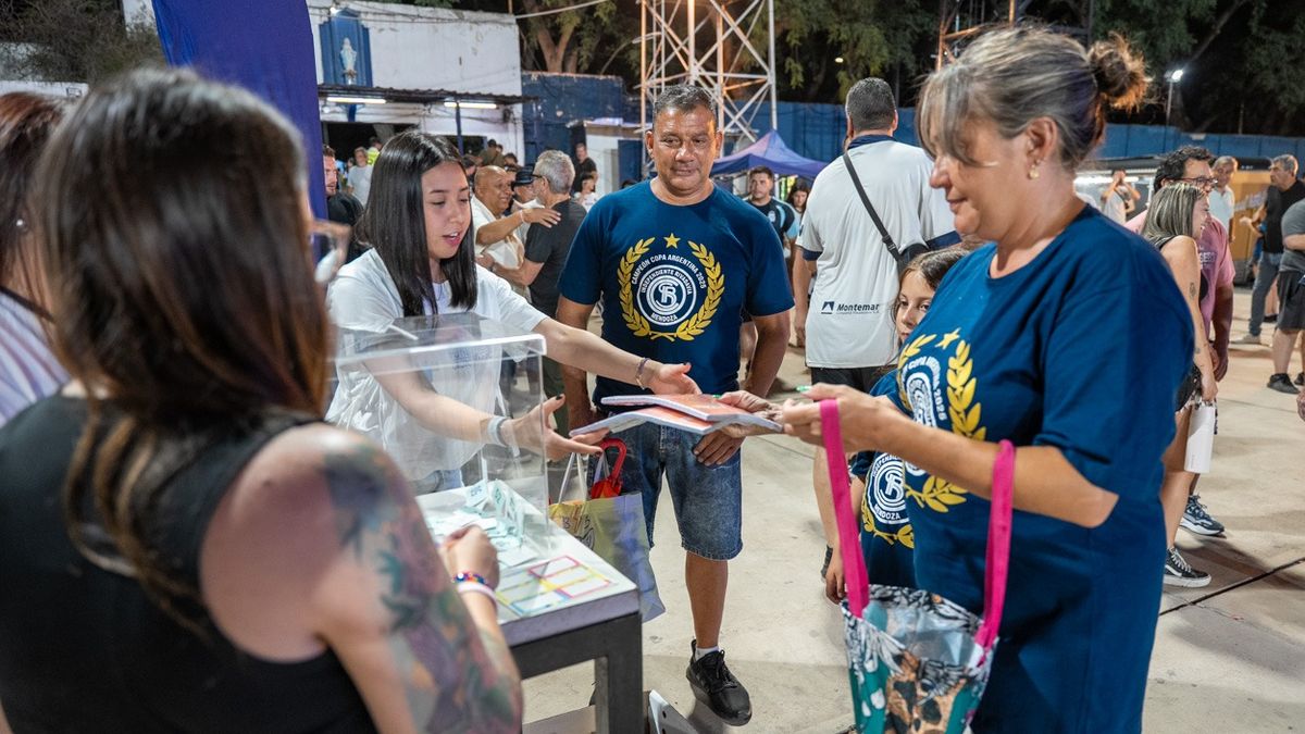 En cada partido que la Lepra disputa de local, los hinchas tienen la oportunidad de sumarse a las acciones solidarias conjuntas entre Fundación Grupo América y CSIR a través de sus tres puntos de recaudación. En cada partido que la Lepra disputa de local, los hinchas tienen la oportunidad de sumarse a las acciones solidarias conjuntas entre Fundación Grupo América y CSIR a través de sus tres puntos de recaudación.