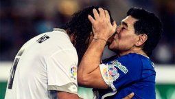 De Maradona a Ronaldinho: Su error es ser ídolo parece