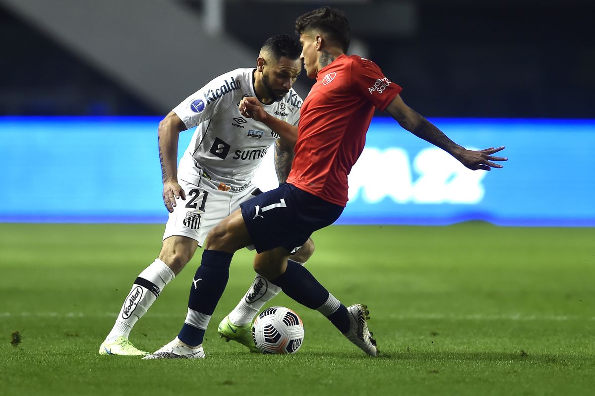 Santos venci&oacute; a Independiente pero la serie a&uacute;n est&aacute; abierta.