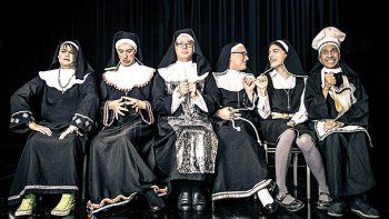 Chicas católicas tienen su redención en escena