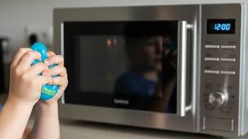 Un niño sufrió quemaduras severas luego de imitar un desafío viral de TikTok Un niño sufrió quemaduras severas luego de imitar un desafío viral de TikTok